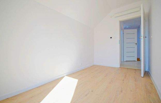 1.OG Kinderzimmer Flurblick PREMIUM