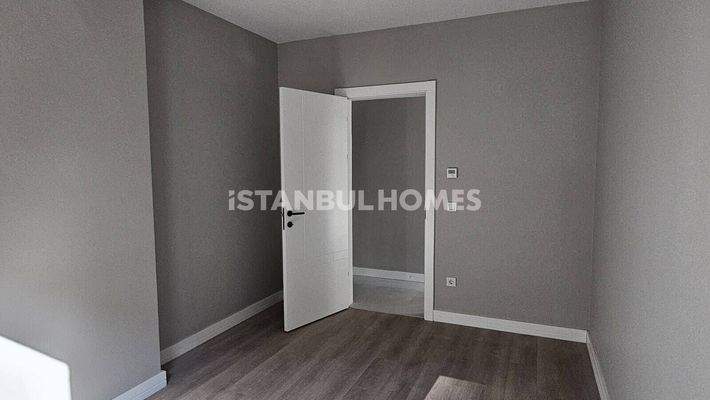 Apartments in a Secure Complex with Pool in Kartal Istanbul