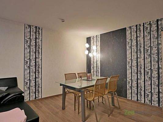 Esstisch im Wohnzimmer