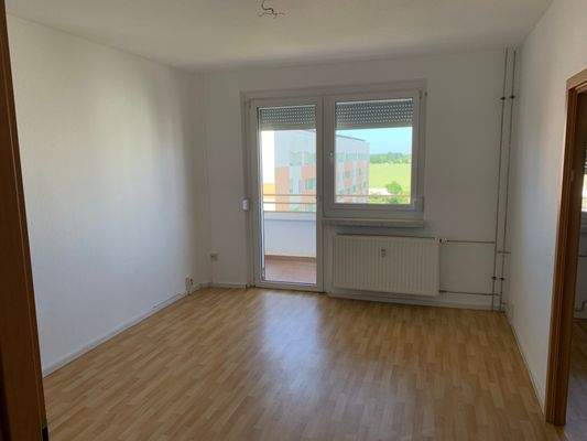 Wohnzimmer mit Balkon