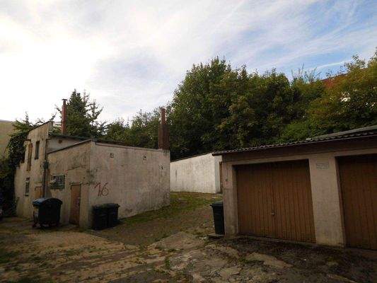 Garagen-/Nebengebäude