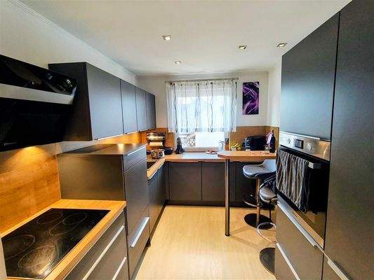 Neuwertige Einbauküche...