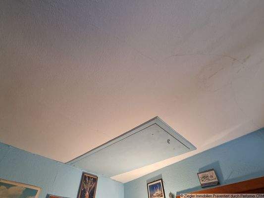 19 Vorderhaus DG Speicherzugang