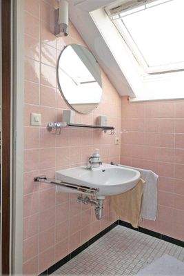 Bad im Dachgeschoss