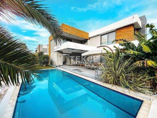 Detached Villa with Pool in Çeşme İzmir Close to Ilıca Beach