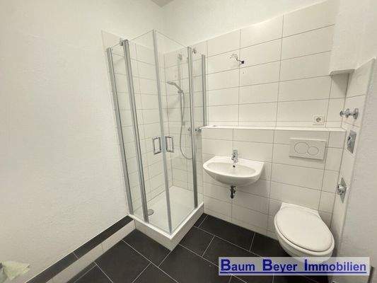 Duschbad mit Waschmaschinenanschluss