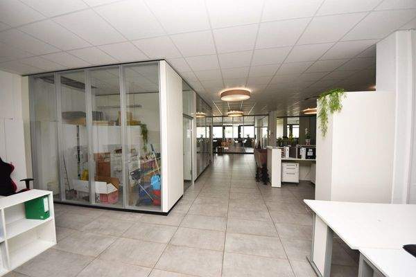 Weitere offene Bürofläche