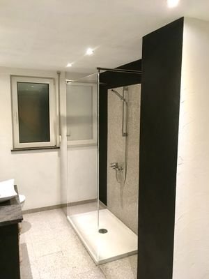 Bad mit Dusche im Erdgeschoss
