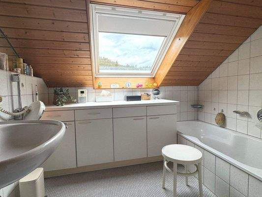 Badezimmer mit Badewanne