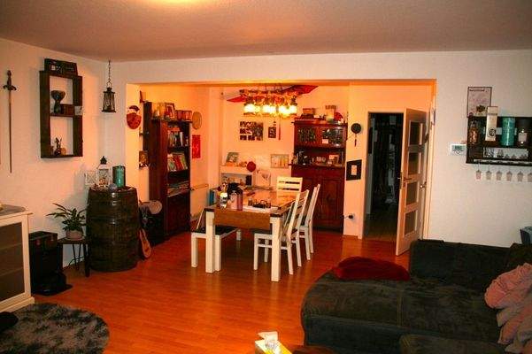 Wohnzimmer-Essbereich