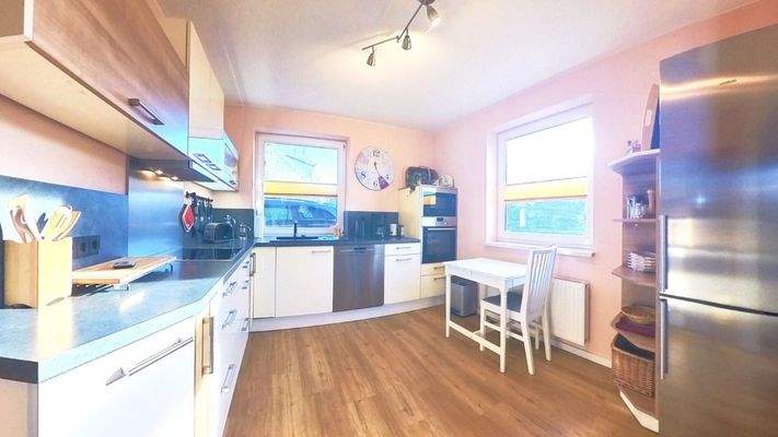 Exklusive offene Küche – nahtlos integriert in den Wohn- und Essbereich