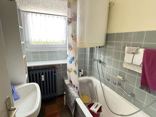 Bad mit Wanne im ursprünglichen Stil