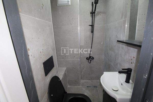Renovated Building 600 Meters from the Sea in Fatih
