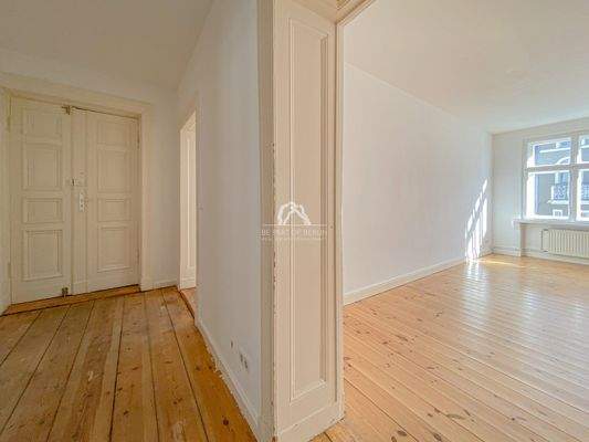 Flur mit Blick ins Wohnzimmer