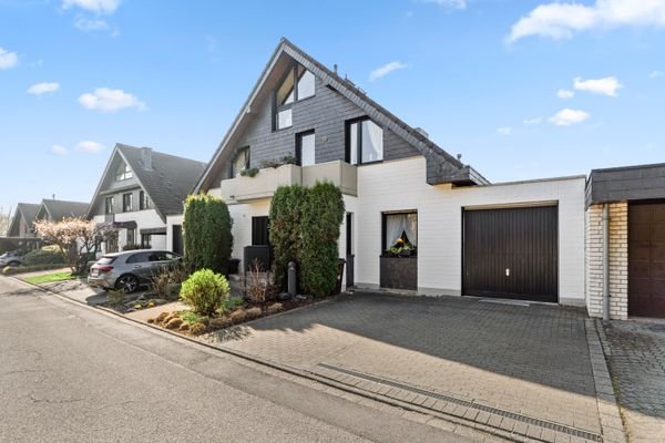 Frontansicht mit Garage