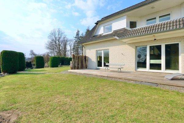 Das Wohnhaus mit großem Garten