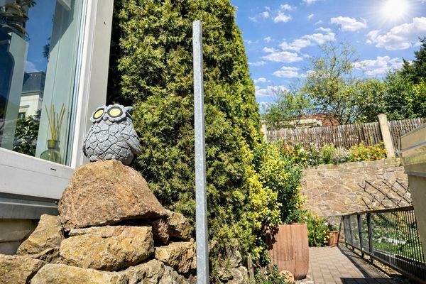 sehr schöne Lage auf der Weinbergseite