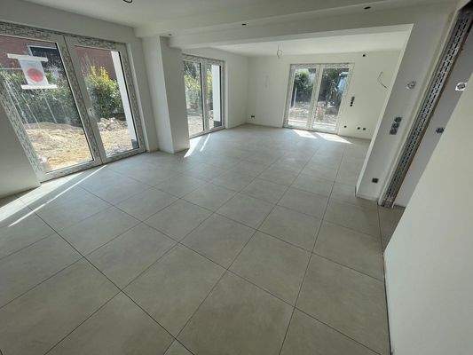 Gefliester Wohn-/Essbereich