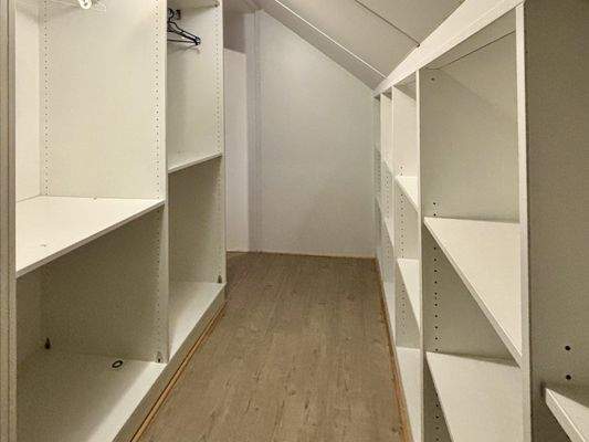 Begehbarer Kleiderschrank Dachgeschoss