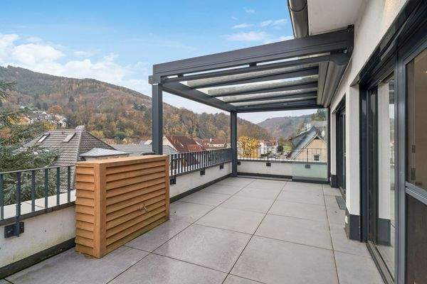 Dachterrasse mit Überdachung &amp; Sonnenmarkise