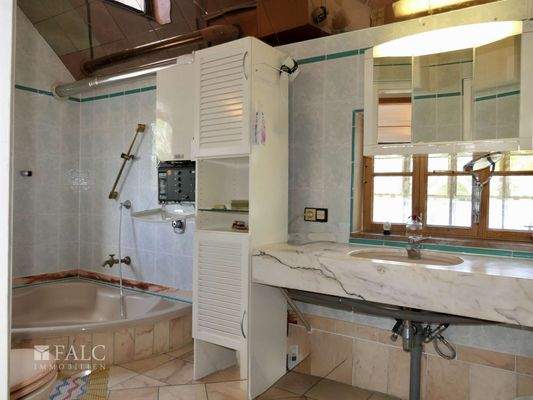 OG: Badezimmer, Gas-Therme