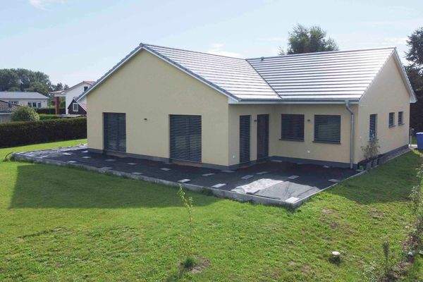 Hausansicht von der Straße