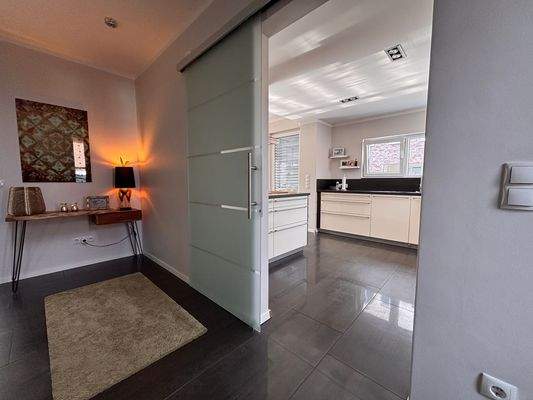 Moderne offene Wohnküche