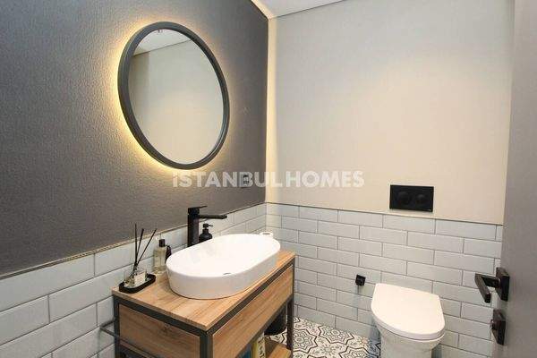 New Flats in the Center of Transportation Hubs in Kagithane