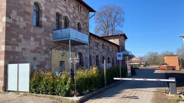 Ehemaliges Bahnhofsgebäude &amp; vermietete Wohnungen