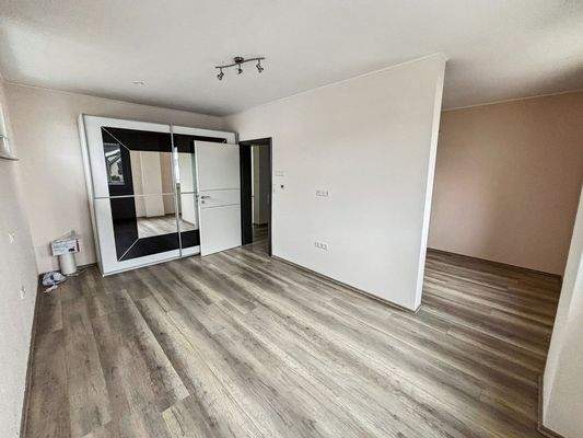 Schlafzimmer mit Ankleide OG