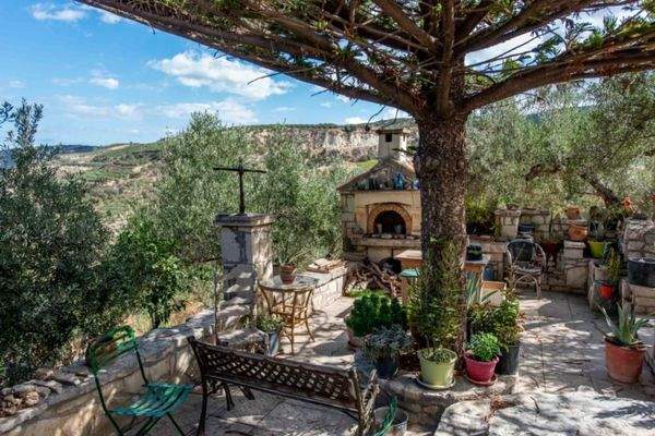 Kreta, Athanati: Kleines Haus mit großem Garten zu verkaufen