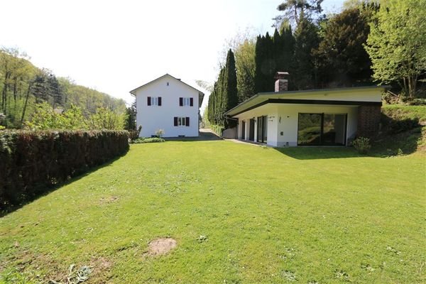 Nebengebäude mit Garten.jpg