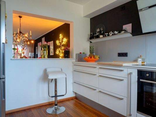 8. Durchreiche Küche