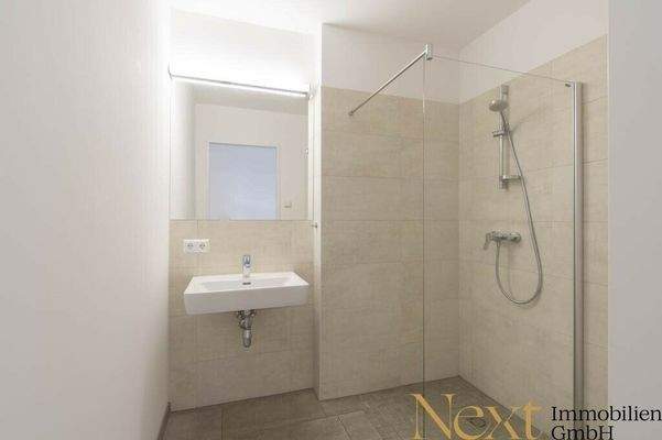 Badezimmer mit Dusche