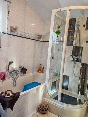 Badewanne und Dusche.jpg