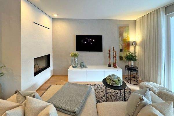 Der elegante Wohnbereich gliedert sich harmonisch ein