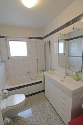 Badezimmer im Erdgeschoss