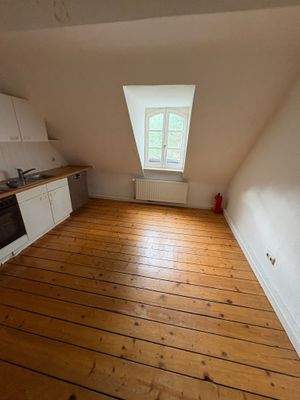 Zimmer mit Küchenzeile im 2. OG.jpg