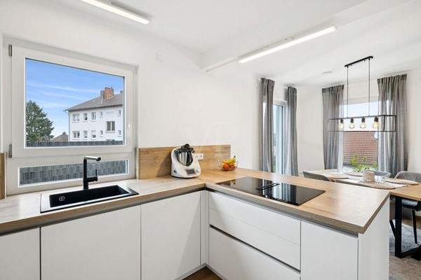 Küche mit hochwertigen Einbaugeräten