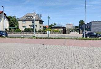 Haus von der Straße aus gesehe