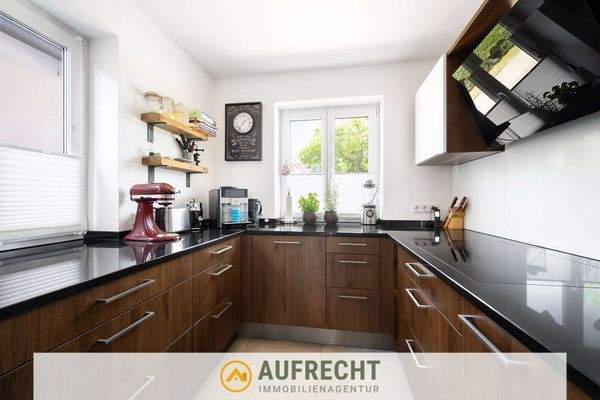 gepflegte Einbauküche 