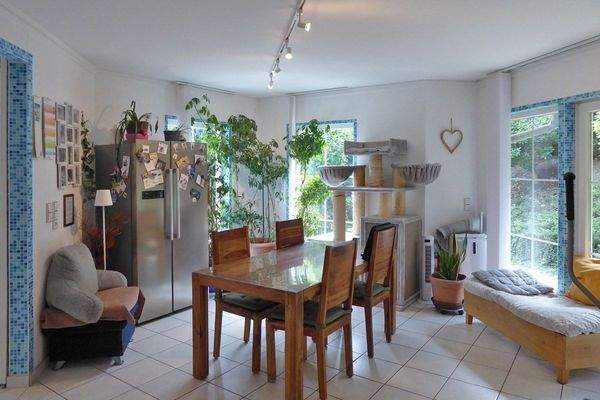 Esszimmer mit Ausgang zur Terrasse