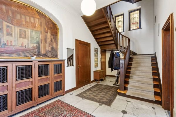 18626 - Villa - Treppen Haus Erdgeschoss