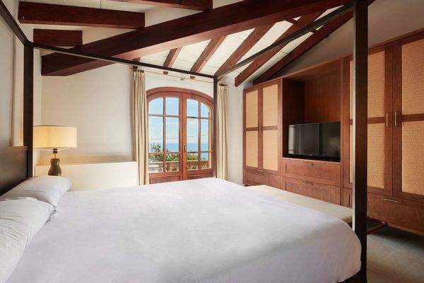 Luxury villa for rent on the seafront in Cala Ratjada, Mallorca