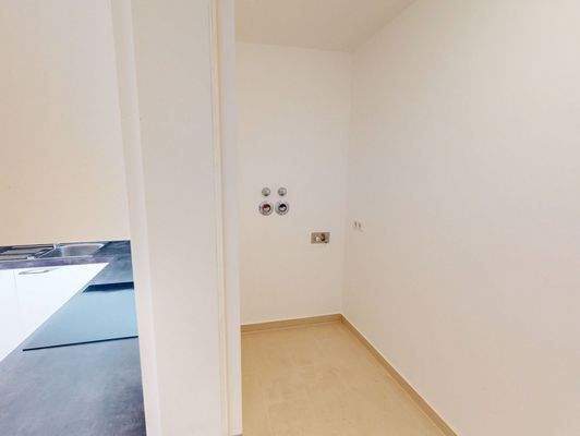 Separater Waschraum hinter der Küche