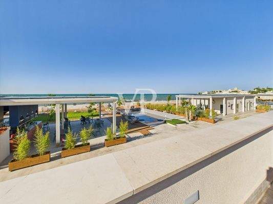 visione da parte del bar fronte strada su tutto il contesto