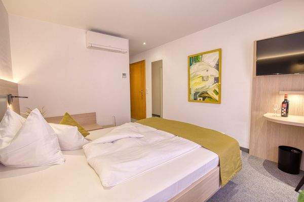 Zimmer frei in Gerlingen eigenes Bad bei Stuttgart urbanbnb (5).jpg