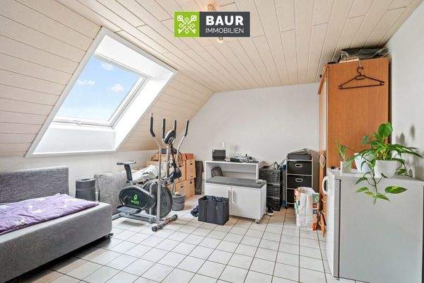 DG rechts Wohnung links Wohnen