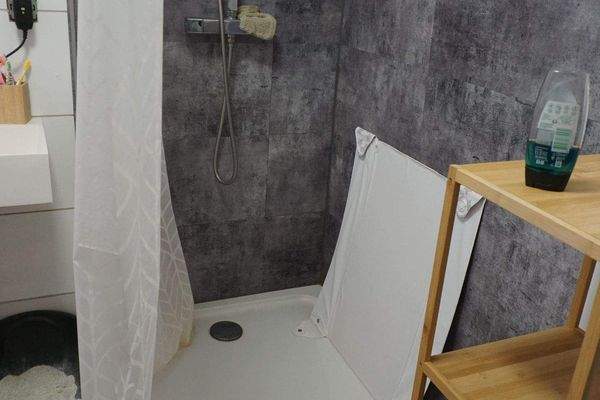 Duschbereich vom Badezimmer OG.JPG