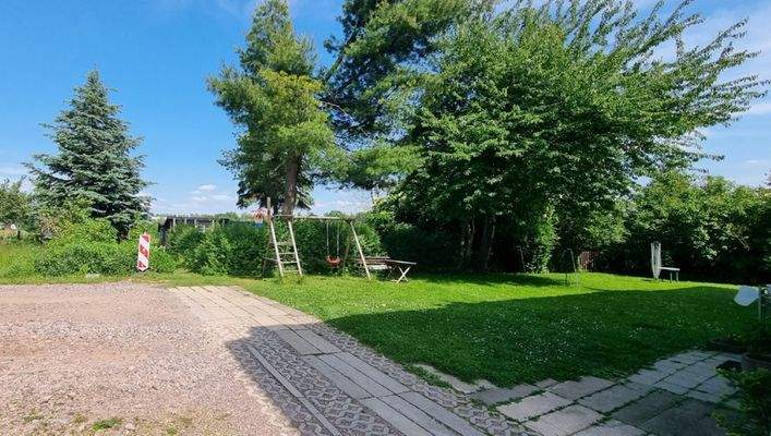 grünes Hinterland mit möglichen GartenzugangHinter mit 